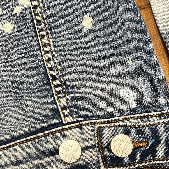Create 2MRW Stylish Denim Jacket with Colorful Accents, NWT - Picture 7 of 7